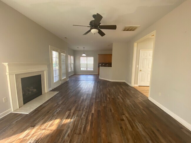 Building Photo - Room in Single Family Home on Hampton Pl Dr