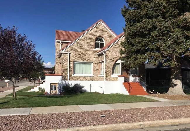 Building Photo - 401 Onyx St