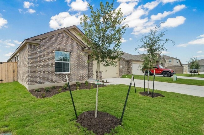 Building Photo - 102 Sebring Cir