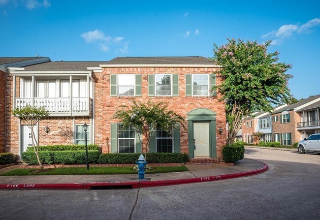 Foto del edificio - 402 Bendwood Dr