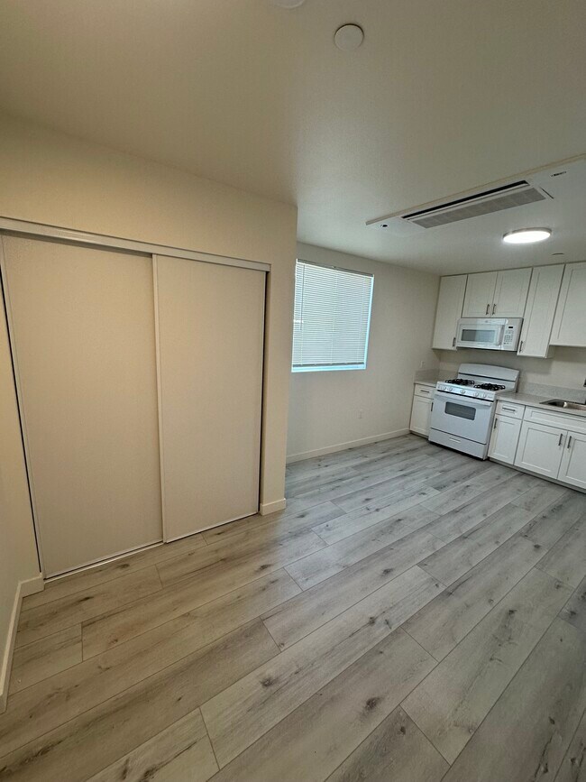 Foto del edificio - 1120 E 25th St