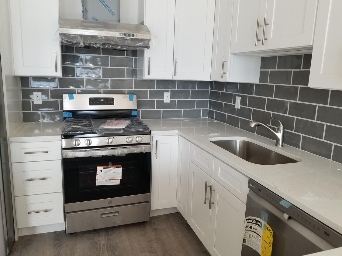 18 Fisk St, Jersey City, NJ 07305 Townhome Rentals in Jersey City NJ