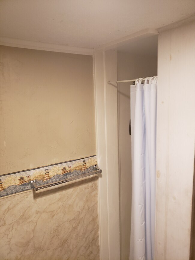 Building Photo - 146 W 200 S