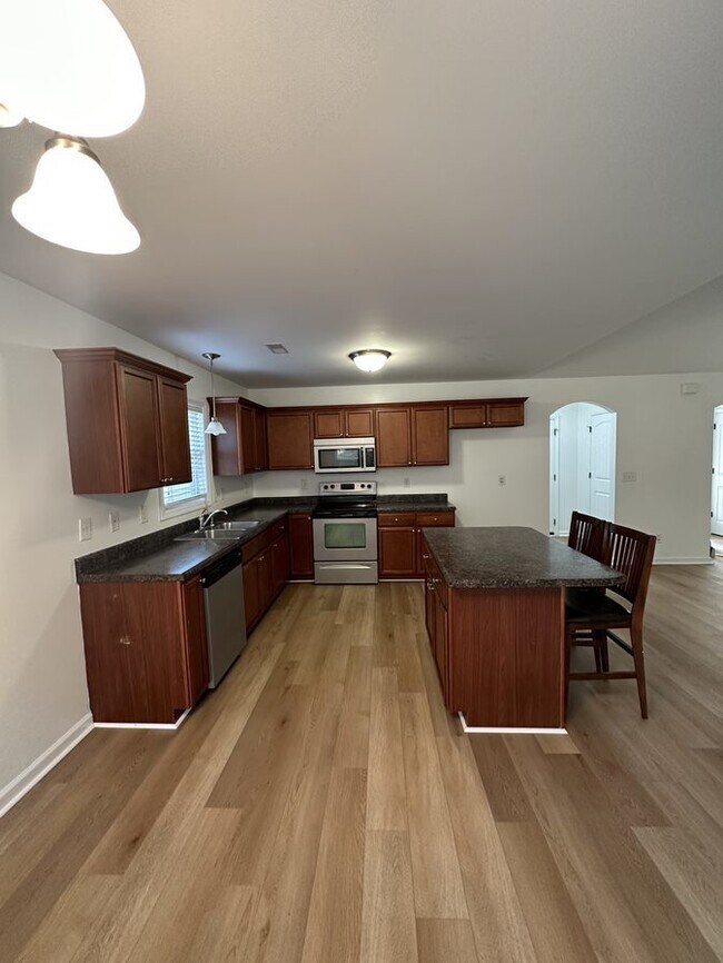 Foto del edificio - Beautiful 3 Bedroom, 2 Bath Home in Hubert...