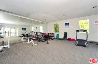 Foto del edificio - 2222 Beachwood Dr