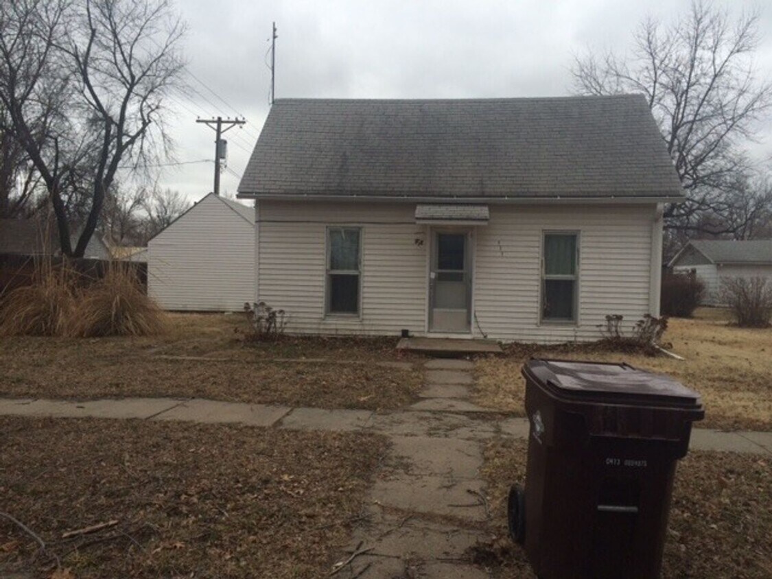 Foto principal - $795 - 3 bed 1 bath - Single Family Home