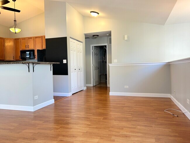 Building Photo - 2560 Golf Ridge Cir