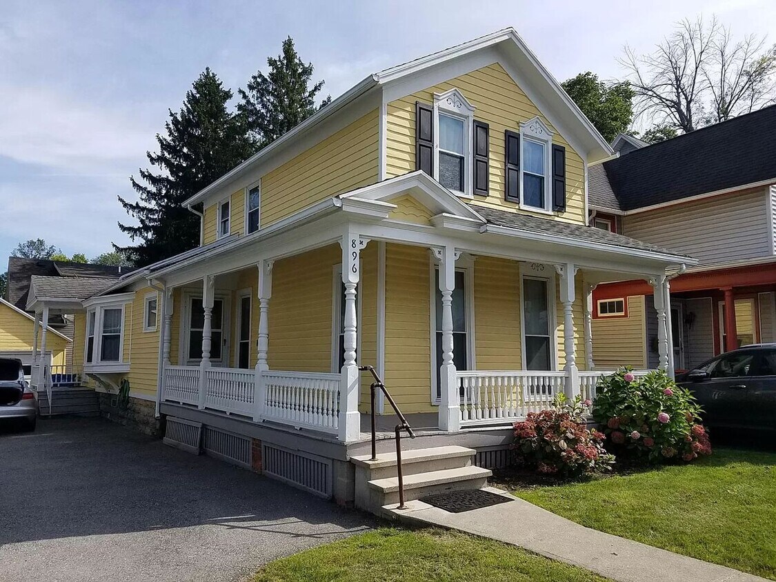 Foto principal - 896 South Ave