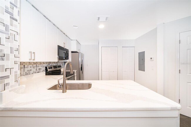 Building Photo - 8844 Coral Palms Ct