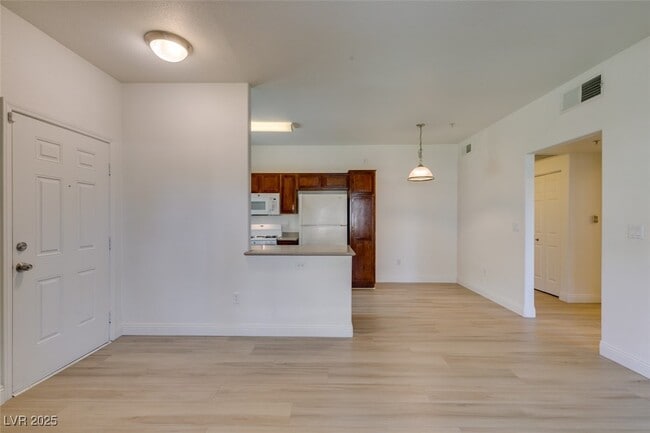Building Photo - 2291 W Horizon Ridge Pkwy