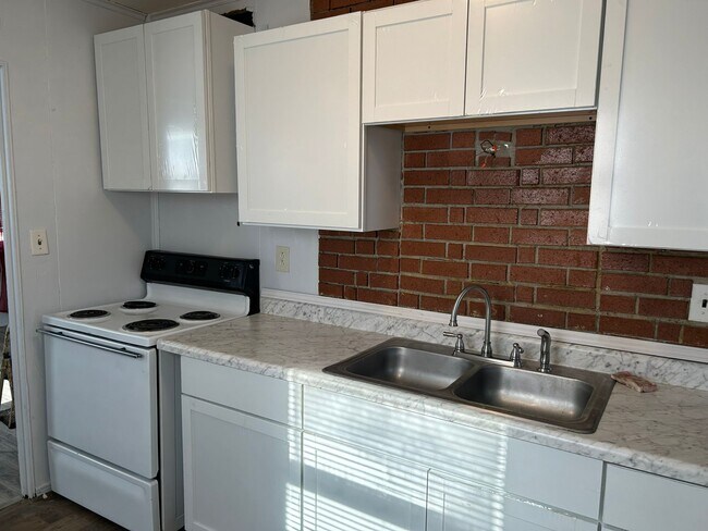 Building Photo - 946 S Hampton Rd