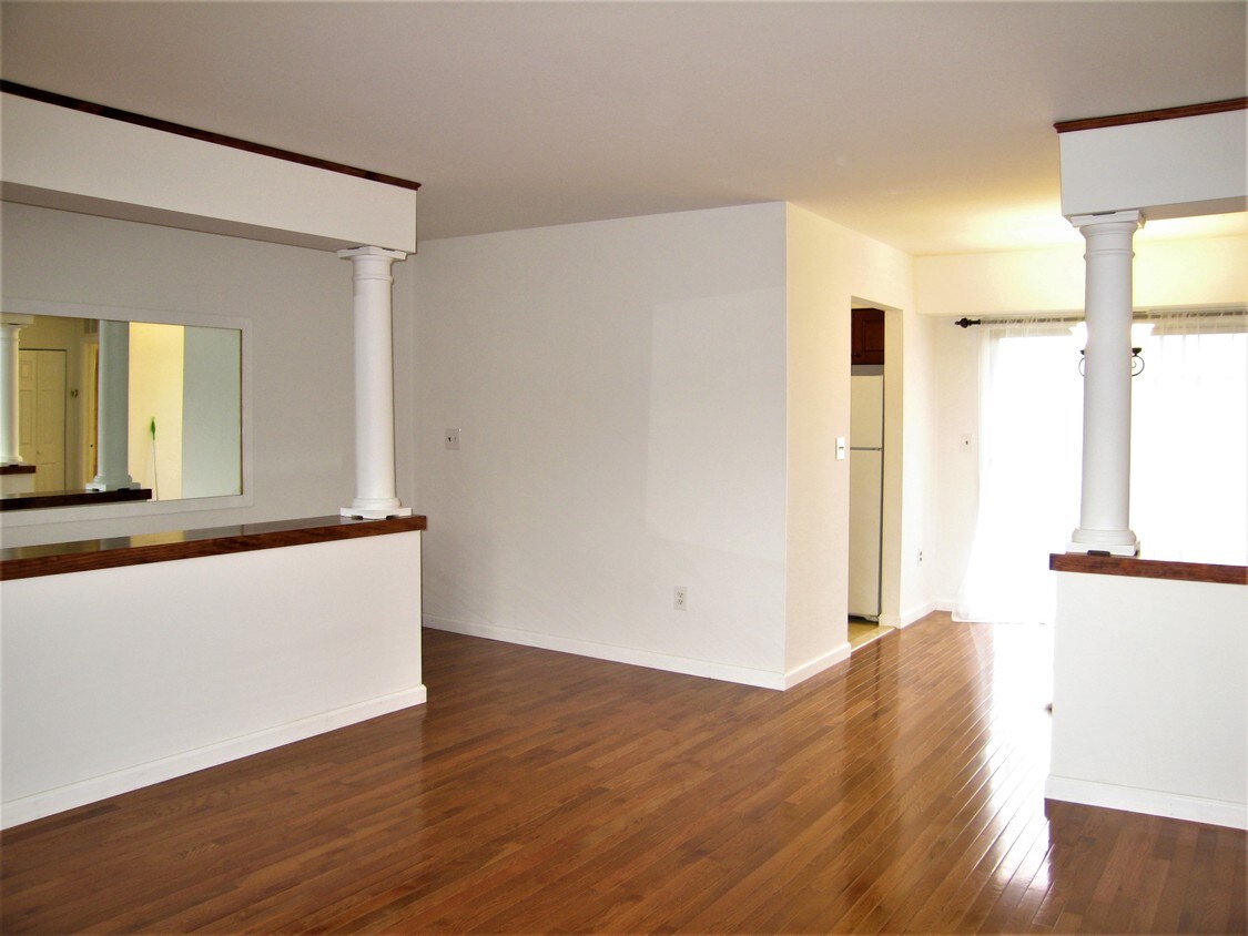 54 Garden View Terrace, East Windsor, NJ 08520 Condo for Rent in East