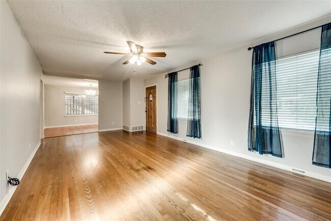 Building Photo - 6722 Hialeah Dr