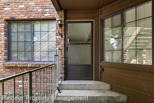 Building Photo - 2 br, 1 bath House - 812 S Vance St #A