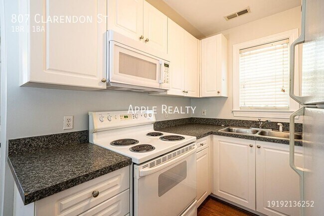 Foto del edificio - 807 Clarendon St - Available now!