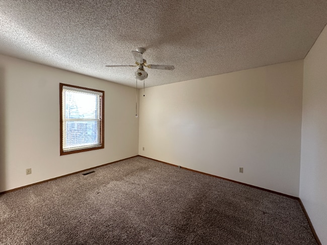 Building Photo - 1704 Brentwood Dr