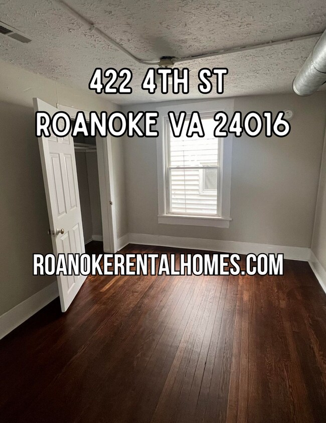 Building Photo - 422 4th St Roanoke Va 24016 2bed/1bath $950
