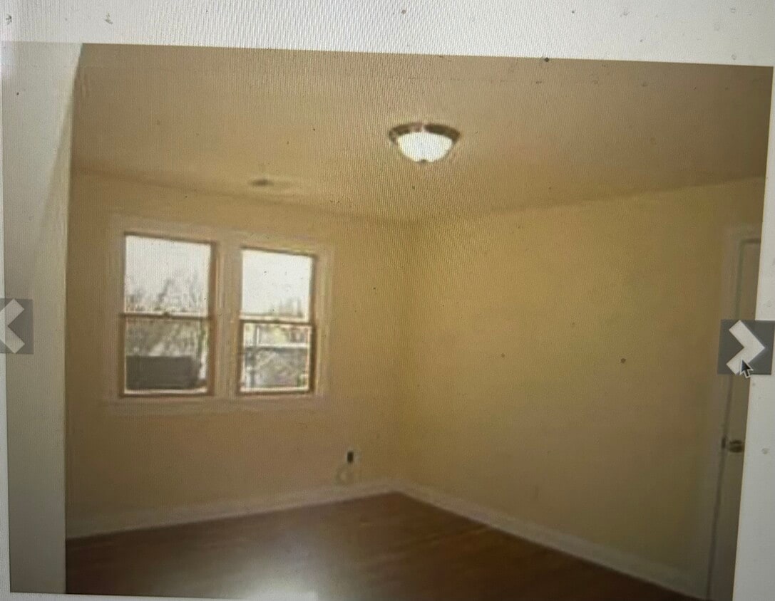 Building Photo - 160 Waverley Ave