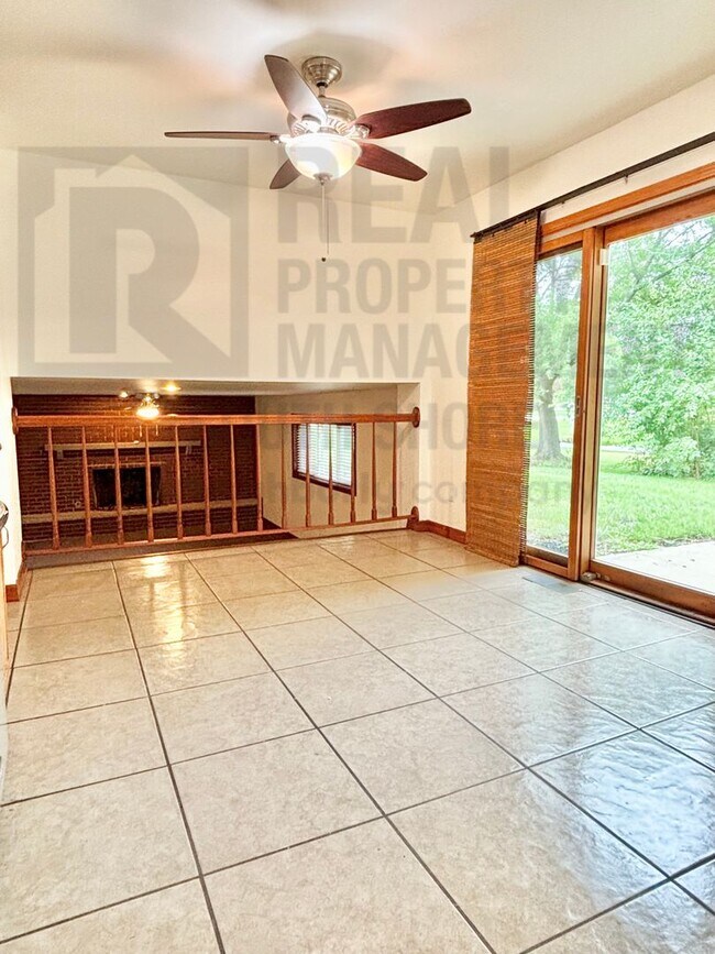 Foto del edificio - 4217 Glen Oaks Dr
