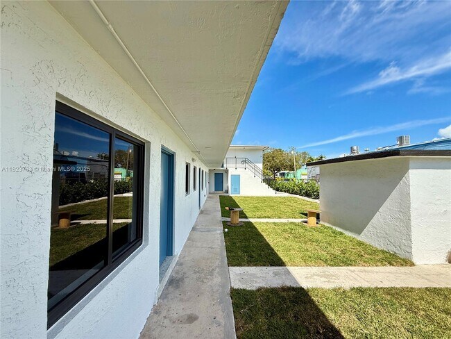 Foto del edificio - 180 NE 57th St