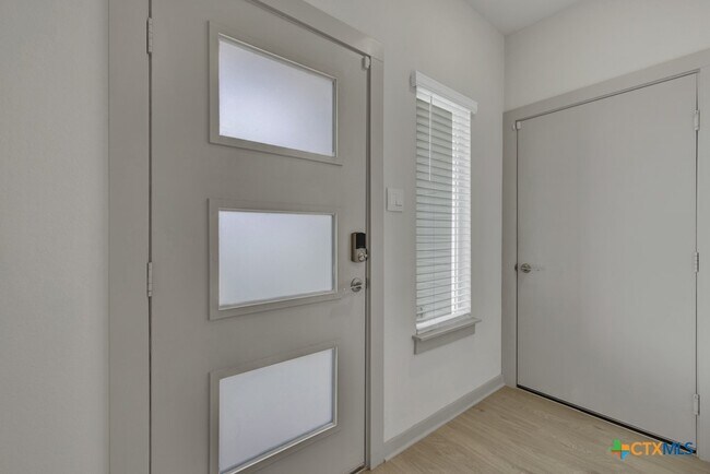 Foto del edificio - 1312 Plymouth St