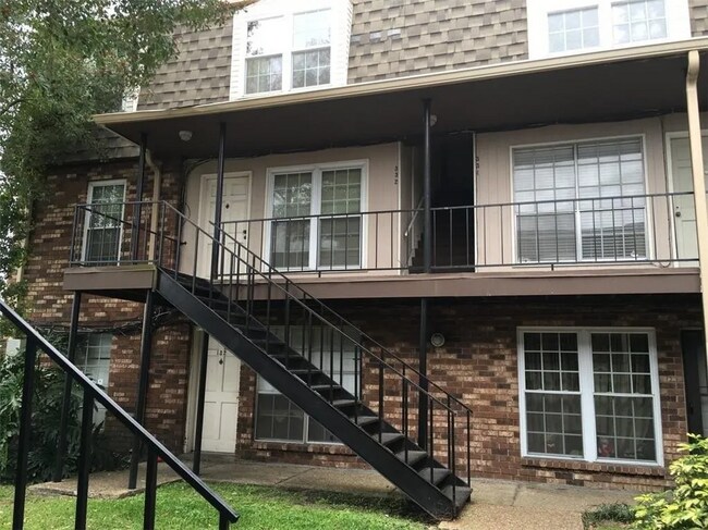 Foto del edificio - 6320 Riverside Dr