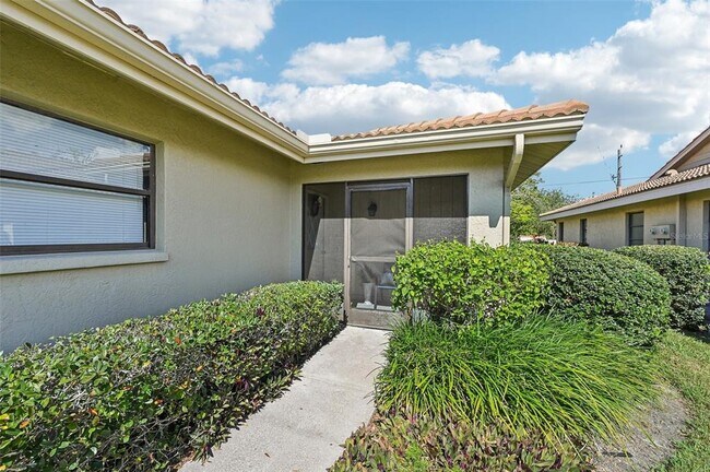 Foto del edificio - 7245 Wood Creek Dr