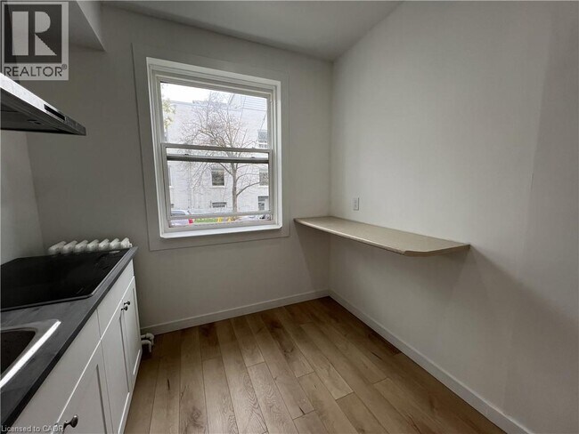 Photo du bâtiment - 100 Greensides Ave