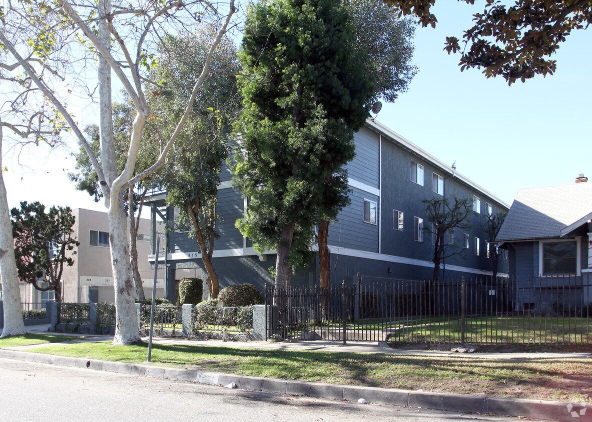 Building Photo - 815 Myrtle Ave