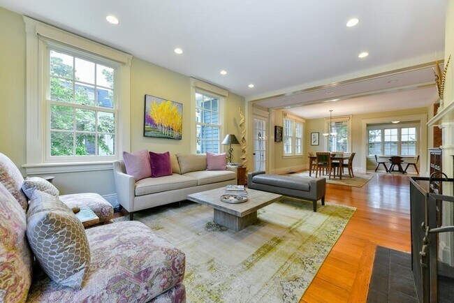 Building Photo - 14 Francis Ave