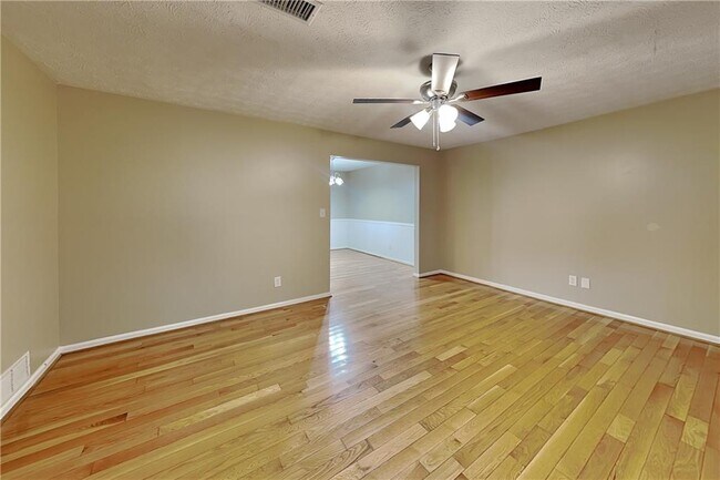 Foto del edificio - 350 Ivy Mill Ct