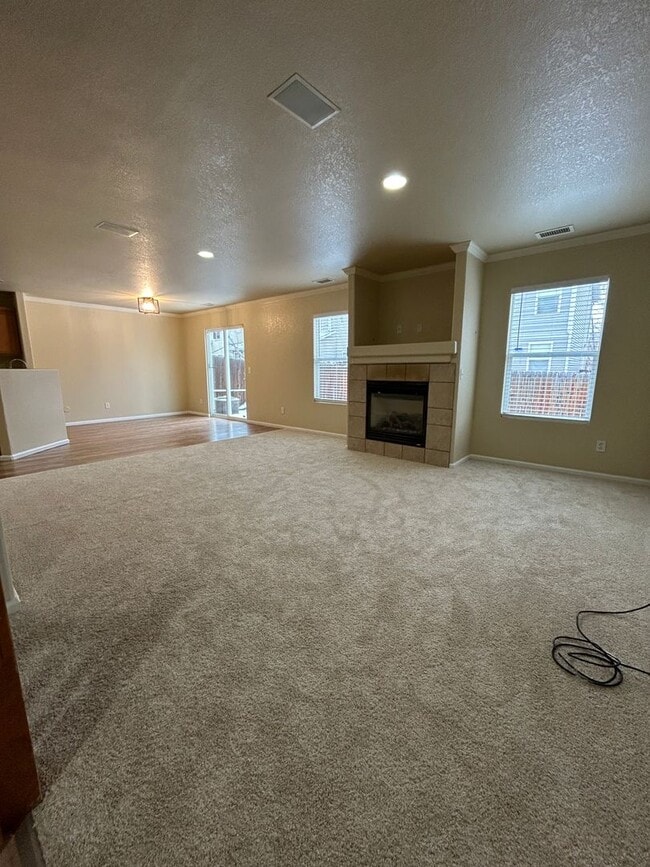 Building Photo - Large 3 Bedroom House in Thornton
