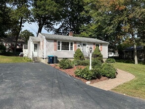 Building Photo - 25 Pond View Dr