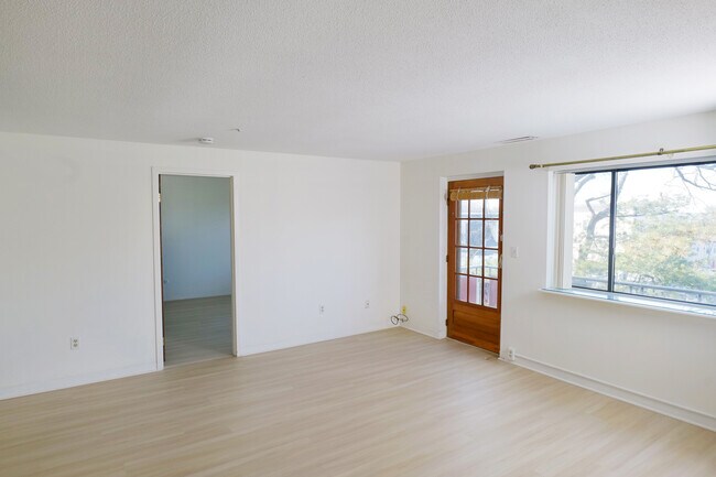 Sala de estar - 159 Concord Ave