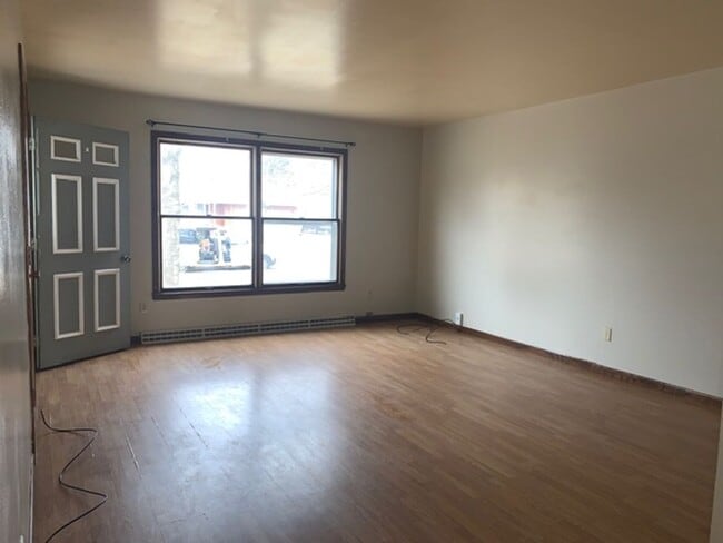 Building Photo - 822 Dwight St