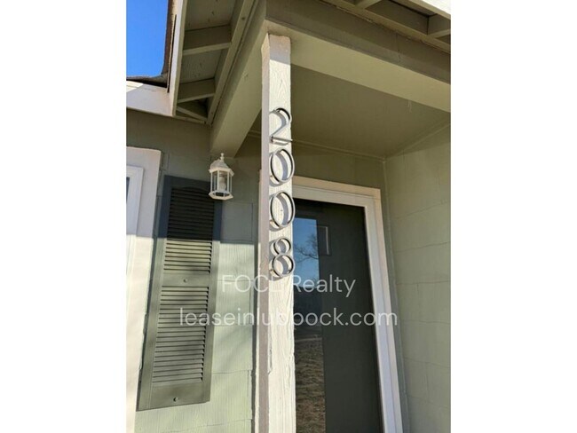 Foto del edificio - 2 bedroom, 1 bath - Large back yard