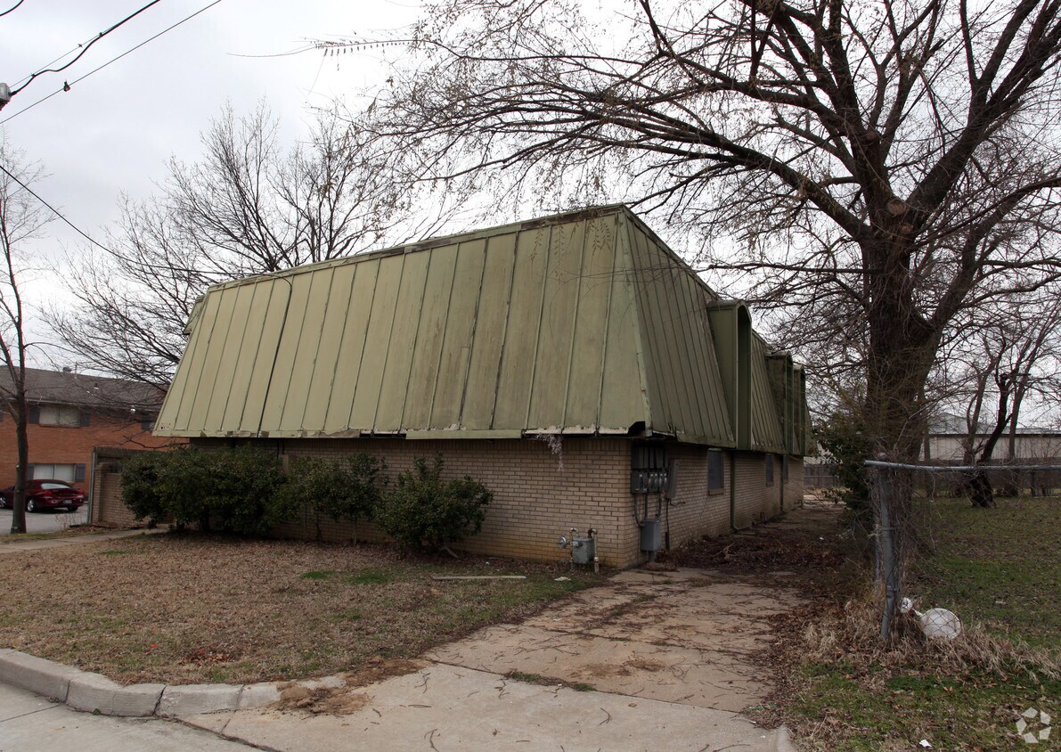 Building Photo - Avacado