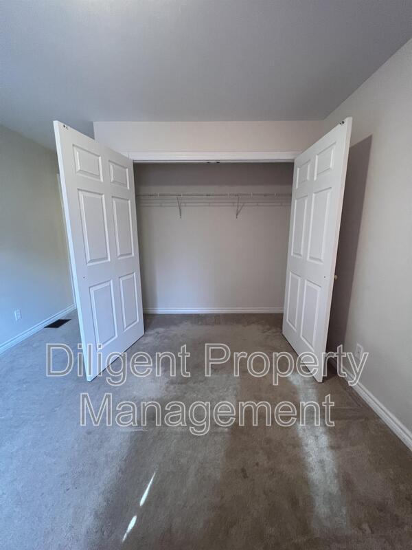 Building Photo - 157 Milroy Dr