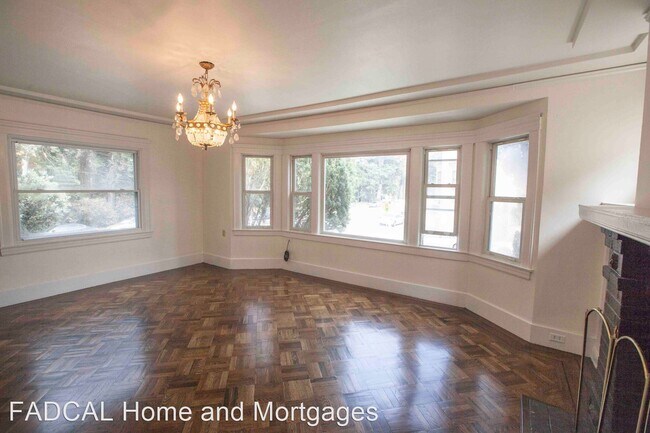 Building Photo - 3 br, 1 bath Apartment - 2501 Lincoln Way