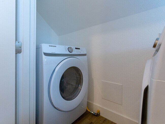 Foto del edificio - 4215 N Colonial Ave