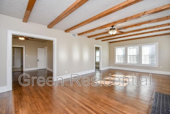 Building Photo - 402 W Clay St