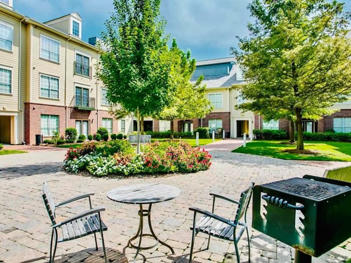 Midtown Village 2 Bedroom Available Now! - Midtown Village 2 Bedroom Available Now!