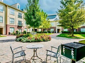 Building Photo - 1901 5th E Ave