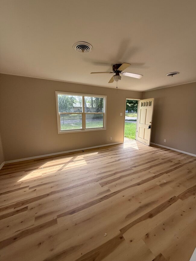 Foto del edificio - 1301 S Cottage Grove Ave