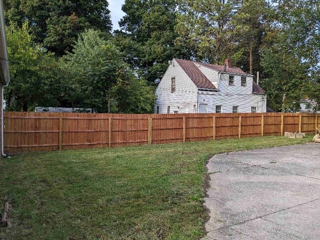 Building Photo - 256 Parkway Dr