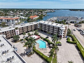 Building Photo - 801 River Point Dr