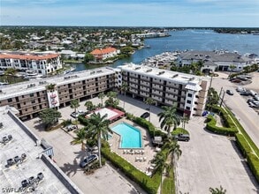 Building Photo - 801 River Point Dr