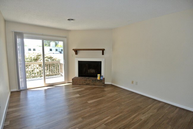 Building Photo - 1729 Elmwood Dr
