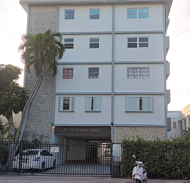 Front of Structure - 910 Jefferson Ave