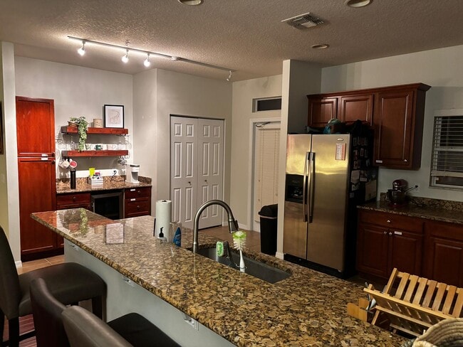 Building Photo - 1525 Cloverbay Ln